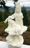 White Resin Kwan Yin/ Quan kinY8071
