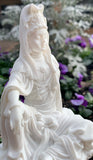 White Resin Kwan Yin/ Quan kinY8071