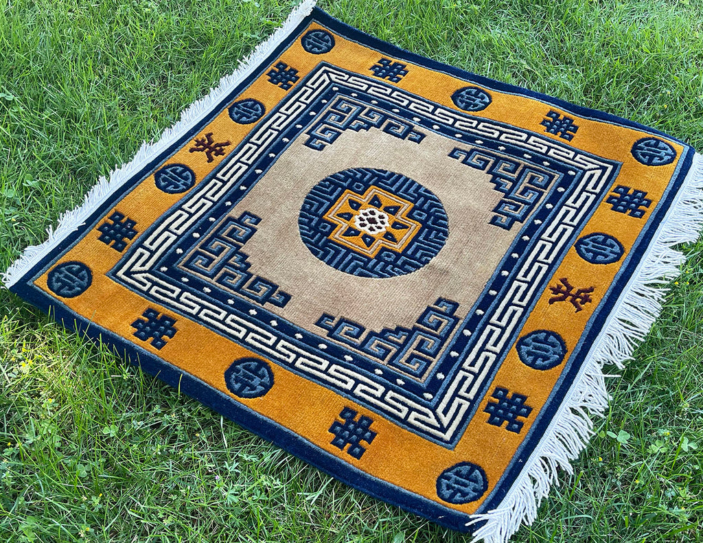 Beautiful Meditation Rug | Potala Gate